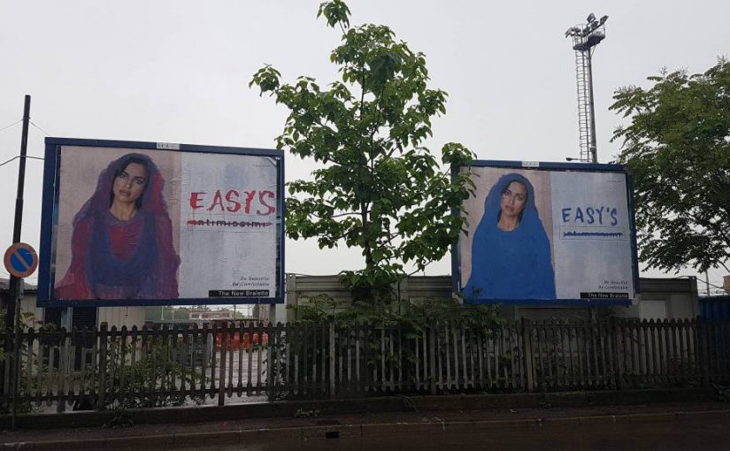 I manifesti si usano ancora! Il digitale non elimina i canali di comunicazione tradizionale, ma li supporta